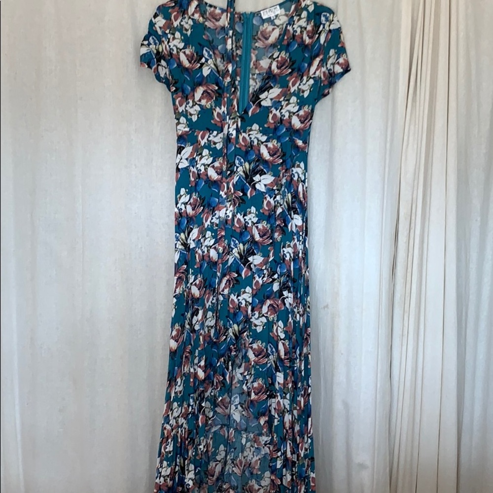 XIX palms hi-lo beautiful floral dress. Low V